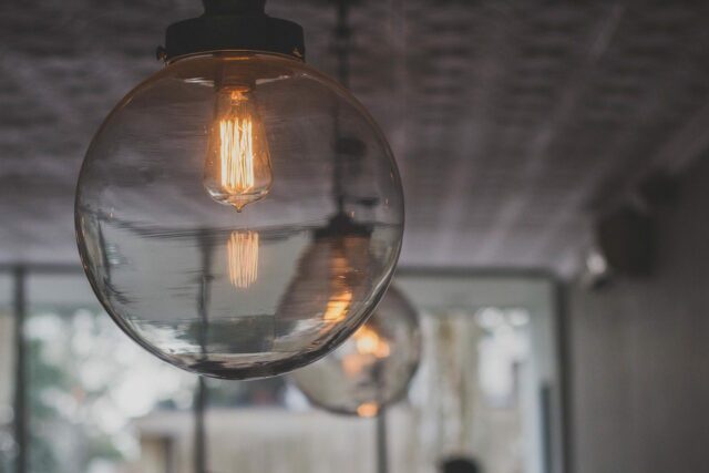 je-veux-un-systeme-declairage-pour-mon-magasin-lequel-me-conseillez-vous -640x427 Conseils pour aménager votre salon